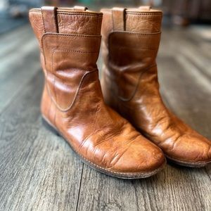 Frye Paige Short Riding Boot - Women’s size 6 1/2 B in Camel color